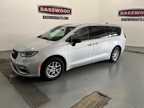 2024 Chrysler Pacifica Touring-L