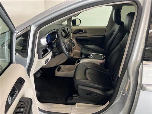 2024 Chrysler Pacifica Touring-L