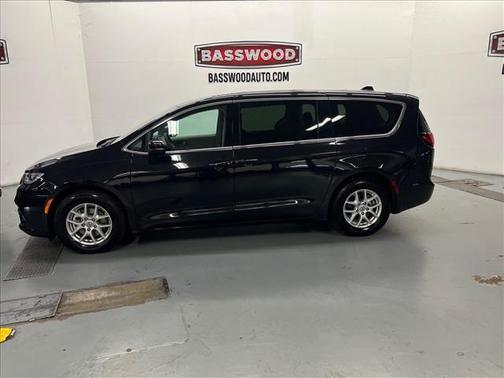 2023 Chrysler Pacifica Touring-L