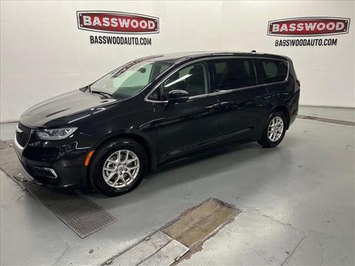 2023 Chrysler Pacifica Touring-L