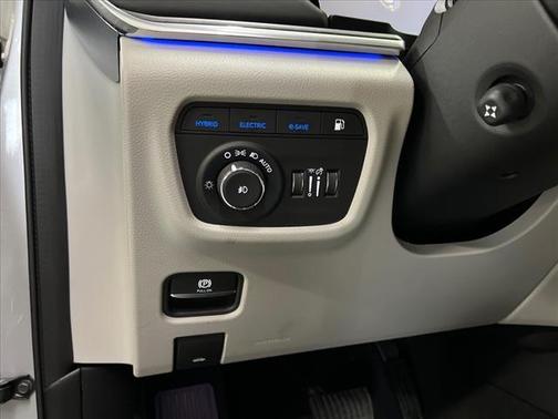 2022 Jeep Grand Cherokee 4xe Overland