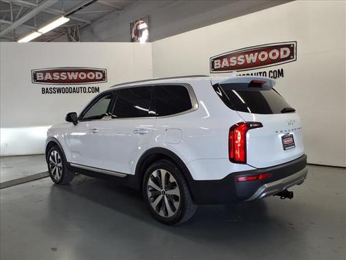 White 2022 Kia Telluride S