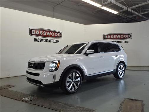 White 2022 Kia Telluride S