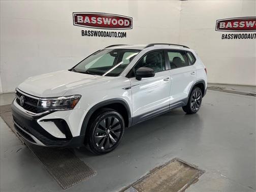 Pure White 2023 Volkswagen Taos 1.5T S