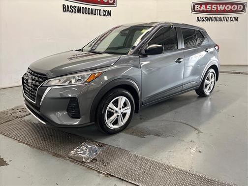 Gun Metallic 2025 Nissan Kicks Play S