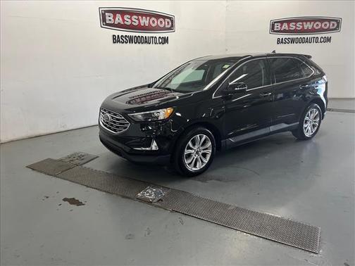 Black 2022 Ford Edge Titanium