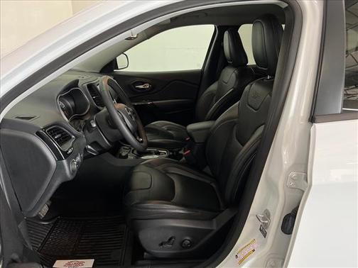 White 2023 Jeep Cherokee Altitude Lux