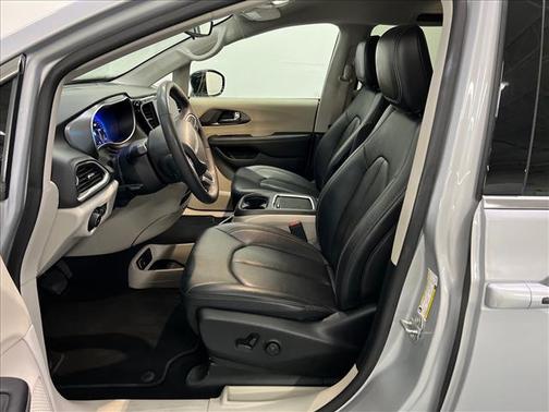 2024 Chrysler Pacifica Touring-L