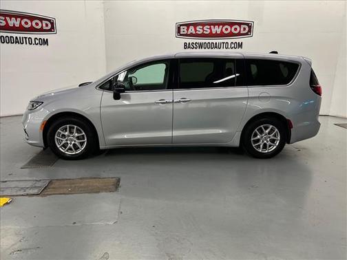 2024 Chrysler Pacifica Touring-L