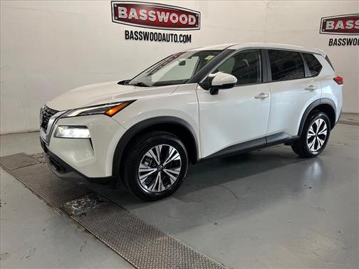 White 2022 Nissan Rogue SV