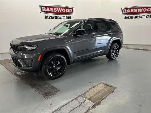 2025 Jeep Grand Cherokee Laredo