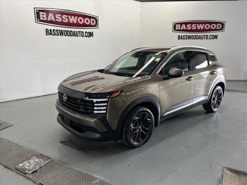 Canyon Bronze M 2025 Nissan Kicks SR