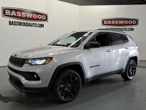 Silver Zynith 2026 Jeep Compass Latitude