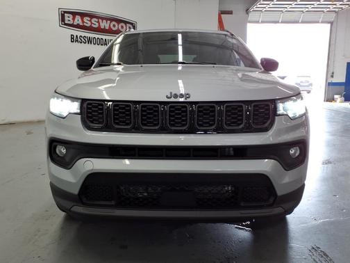 Silver Zynith 2026 Jeep Compass Latitude