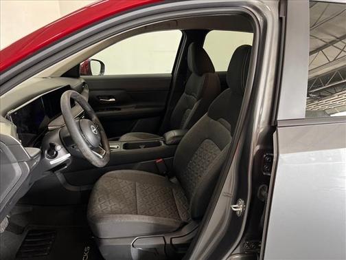 2t Gun Red Roof 2025 Nissan Kicks SV