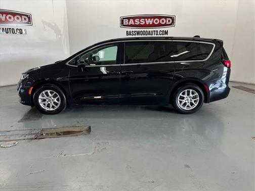 2023 Chrysler Pacifica Touring-L