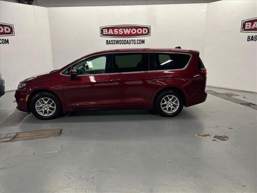 2023 Chrysler Pacifica Touring-L