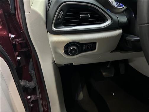 2023 Chrysler Pacifica Touring-L