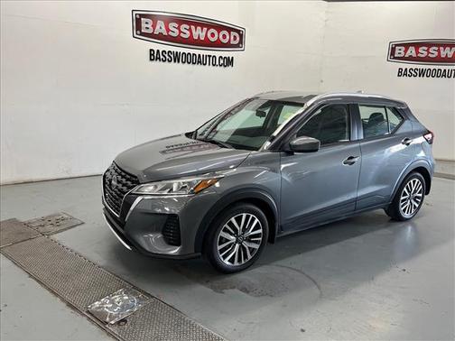 Gun Metallic 2024 Nissan Kicks SV