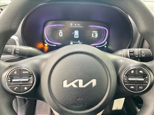 White 2025 Kia Soul LX