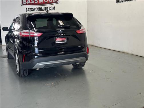 Black 2024 Ford Edge SEL