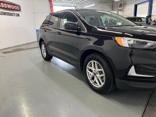 Black 2024 Ford Edge SEL