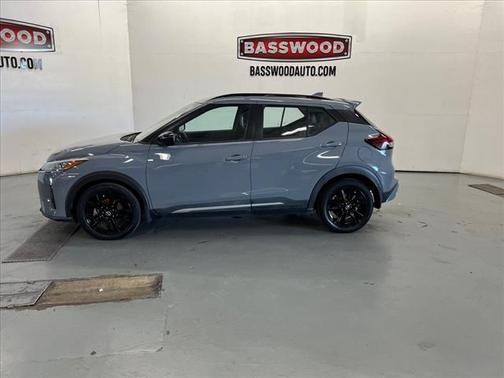 2022 Nissan Kicks SR