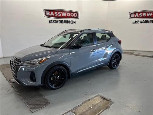 2022 Nissan Kicks SR