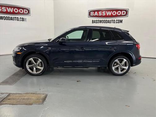 2020 Audi Q5 45 Titanium Premium