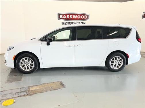 White 2024 Chrysler Pacifica Touring-L