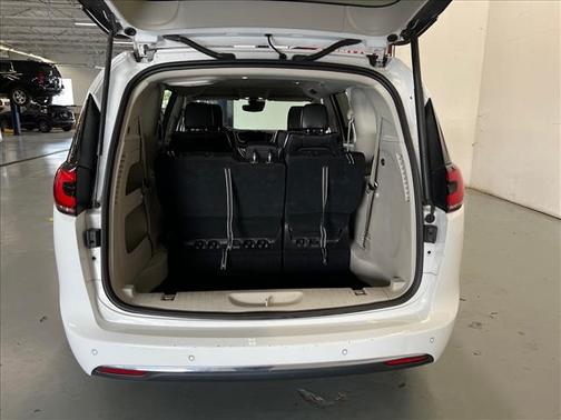 White 2024 Chrysler Pacifica Touring-L