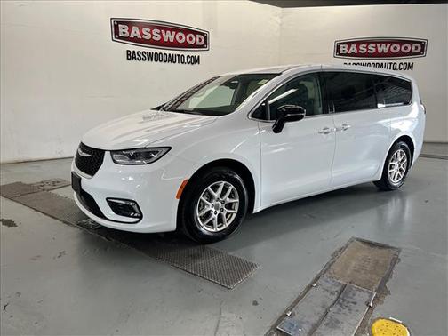 White 2024 Chrysler Pacifica Touring-L