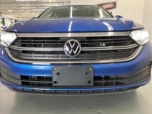 Rising Blue Metallic 2024 Volkswagen Jetta 1.5T SE