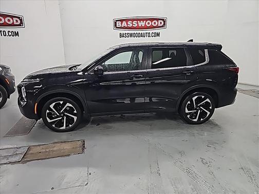 2024 Mitsubishi Outlander SE Black Edition w/Pano Roof