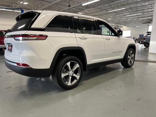 Bright White 2026 Jeep Grand Cherokee Limited 4x4