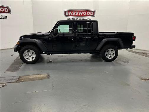 2023 Jeep Gladiator Sport