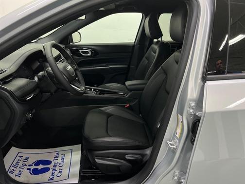 Silver Zynith 2026 Jeep Compass Latitude