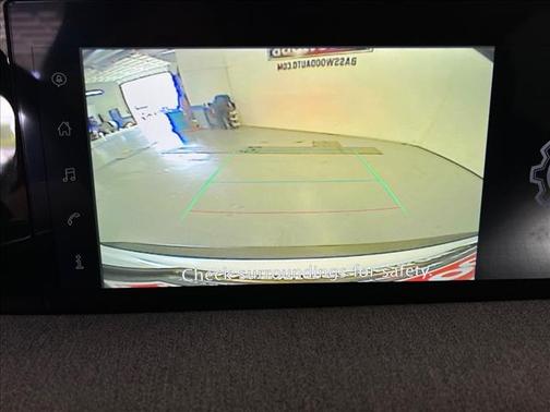 Aspen White Tri 2025 Nissan Kicks SV