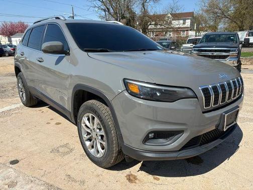 Gray 2019 Jeep Cherokee Latitude Plus