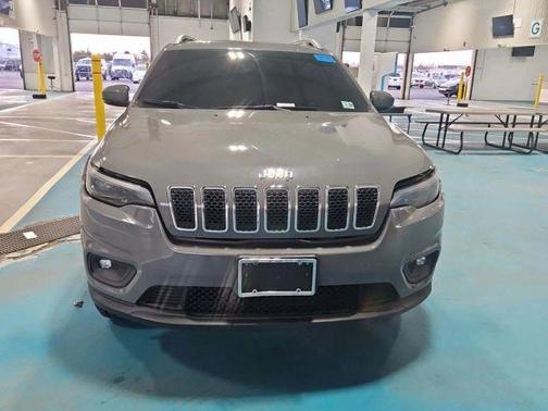 Gray 2019 Jeep Cherokee Latitude Plus