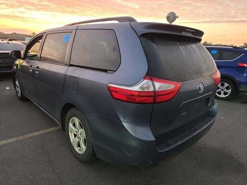 2016 Toyota Sienna LE