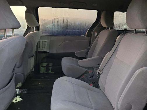 2016 Toyota Sienna LE