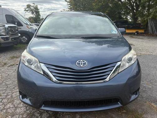 2016 Toyota Sienna LE