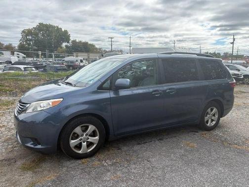 2016 Toyota Sienna LE