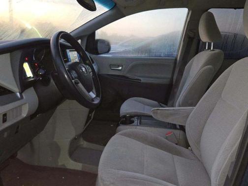 2016 Toyota Sienna LE