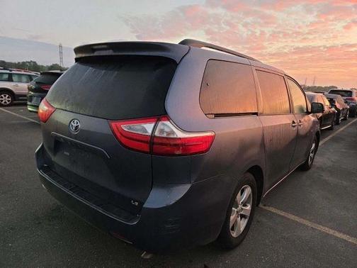 2016 Toyota Sienna LE