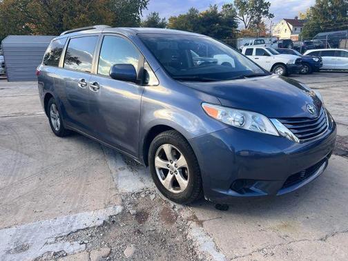 2016 Toyota Sienna LE