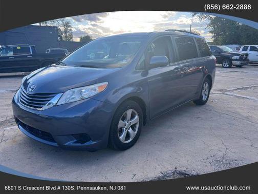 2016 Toyota Sienna LE