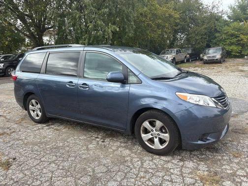 2016 Toyota Sienna LE