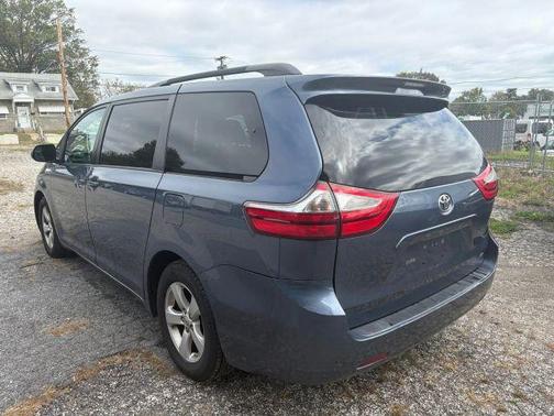 2016 Toyota Sienna LE